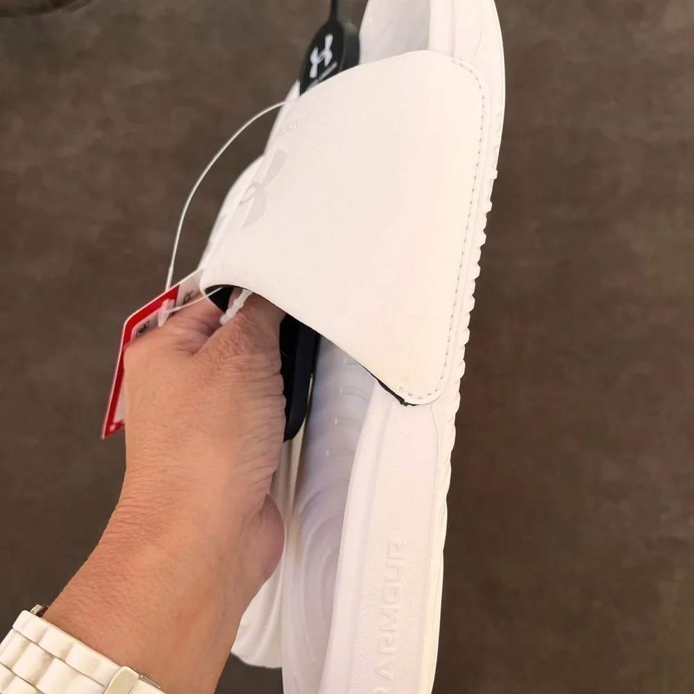 UNDER ARMOUR SLIDES